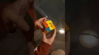 Trucazo con el cubo rubik