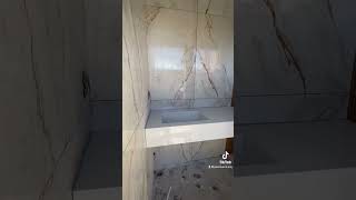 Lavabo em fase de acabamento! #porcelanato #villagres #ceusa #obra #acabamento #arquitetura #lavabo