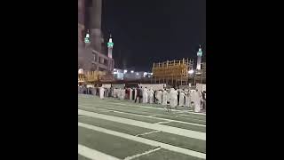 sholat Isya' berjama'ah di lantai paling atas Masjidil haram Makkah Almukaromah