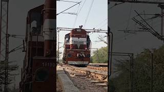 Twin Loco Tuglakabad 16190 WDM3A तुगलकाबाद यार्ड में रिवर्सल करती हुई #maurailfan