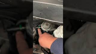 Kia Sportage 1.7 CRDI FUEL FILTER REPLACED (part 5)