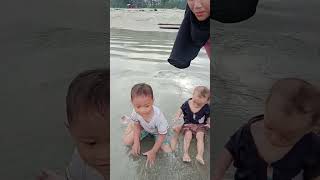 Abang dan Adek di Pantai Kualo (4,5 & 1,5)