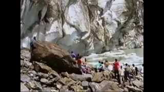 Glacier falls and people almost die