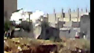 Syrian soldiers attack indiscriminately some residential areas in Rastan Syria