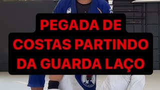 "Aprenda como pegar as costas partindo da guarda laço por cima." @manualdojiujitsu