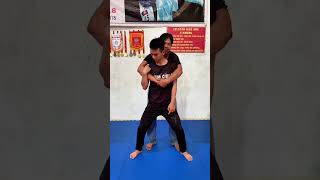 Cách Khống Chế Khi Bị Ôm Phía Sau #vothuat #kungfu #tuve  #shorts