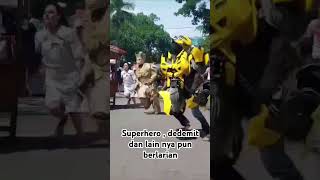 Ngakak super Hero dan dedemit berlarian