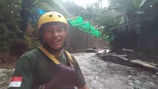 Menantang Arum Jeram Paralayangan