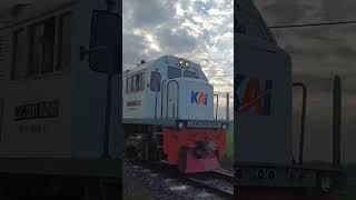 HAMPIR SAJA!!!!! KA 447 Pandanwangi #keretaapi #keretaapiindonesia #railfans