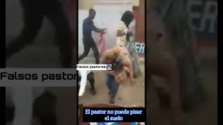 el pastor no puede pisar el suelo