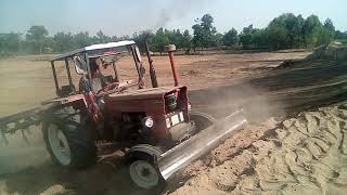 New Holland Fiat 640 Warking on farant Baled