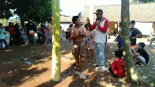 Cerianya Anak Anak menyambut Hut RI Ke 79. Panjat Gedebog Pisang. Di Dsn Boreas Kalijati subang .