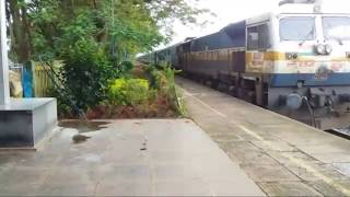 Live stream !! 10112 - MADGAON - MUMBAI CSMT Konkan Kanya Exp arriving Verna