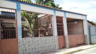 En venta amplia casa en Los Guayos Valencia