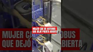 Una mujer cayó de un autobus que arrancó con la puerta abierta