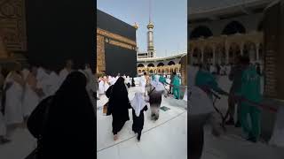 berebut tempat untuk thowaf lebih dekat dari Ka'bah Makkah