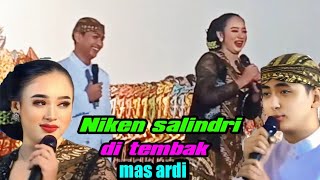 NIKEN SALINDRI DI TEMBAK MAS ARDI DI ATAS PANGGUNG