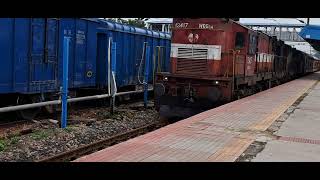 20811/ Vishakapatnam -Huzur Sahib Nanded SF Express Arrives Nizamabad jn