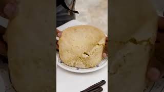 El casu marzu es un queso típico de Cerdeña, conocido por estar infestado de larvas vivas de moscas.