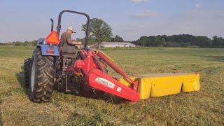 Cutting 24 acres of alfalfa with the Nova Disc 265 and the New Holland TL90.