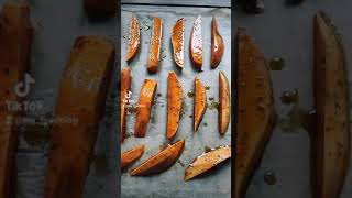 Snack | Baked Sweet Potatoes with Yoghurt Sauce