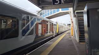 Class 444s pull into Brockenhurst