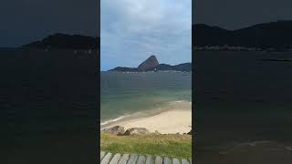 Praia da Marina da Glória, com vista para o Aeroporto e Pão de Açúcar. #riodejaneiro #zonasulrj