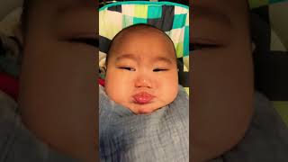 Baby kept on blowing and making fart sounds #6monthsbaby #babyvideos #cutebaby #funnybabyvideos