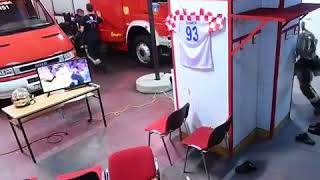 Đội lính cứu hỏa Croatia bỏ dở khoảnh khắc World Cup 2018 vì nhiệm vụ