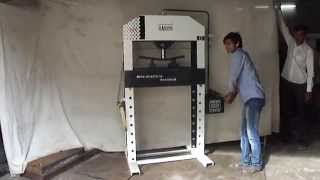 HYDRAULIC PRESS / HAND OPERATED