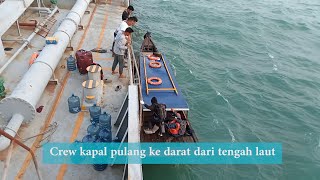 Turun Kapal Dari Laut Saat Cuaca Buruk