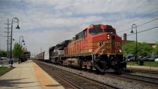 BNSF 4134 Flies Through Downers Grove with N.S. Power