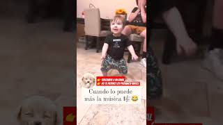 Cute 🥰 Caminamos o bailamos? 😂 #estimulaciontemprana #crianzarespetuosa #bebes #primerospasos #cute