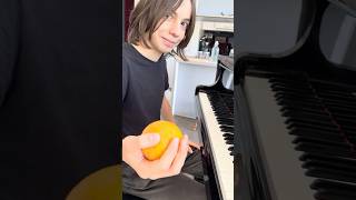 Stelios playing the piano with an orange ❤️🤯🍊🎹#stelioskerasidis #piano #chopin #blackkeys