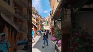 Walking Through Manarola In Italy★ Caminhando Por Manarola Em Cinque Terre, Itália😍 #shorts