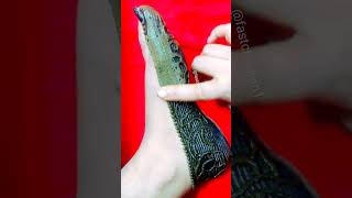 Amazing reverse leg mehndi।।beautiful foot mehndi design।।easy leg mehndi design#shorts #short