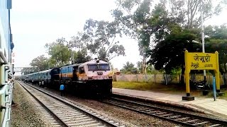 11029 Koyna express crossing with 11030 Koyna express | Jejuri Station | WDP4 | WDP4B