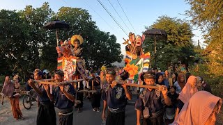 TRADISI JAMAN SEKARANG PENGANTIN DIPIKUL KUDA KAYU ,LOMBOK NTB