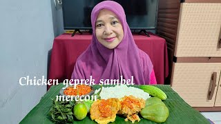 Mukbang ayam chickeen geprek.telor dadar.sambal merecon pedas🔥dan lalapan🍆🥒‼️enak nya bikin nagih ❤️