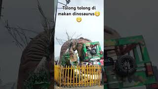 Tolong di makan dinosaurus😁😁