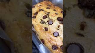 Most #satisfying #homemade #chocolatechip #bananabread #viral #trending #beta #shorts #sweet 💯