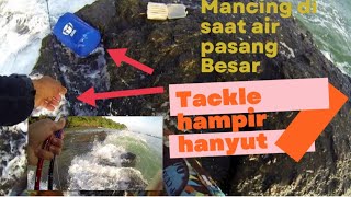 mau mancing asyik.! malah tackle rod nya mau hanyut sama ombak #mancingpangandaran #ul #ombakbesar