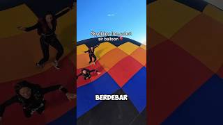 ADRENALIN TERJUN DARI ATAS BALON UDARA #shorts