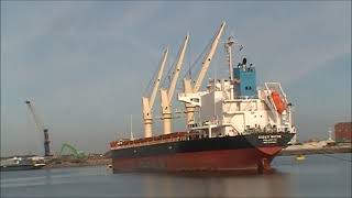 zeeschip laden met ijzer in dordrecht