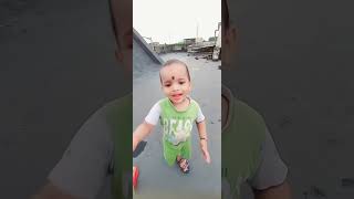 #short इतनी सी उम्र में गुड्डी  उड़ाए गा #shorts #shortvideo #funnyshorts #cutebaby #funny