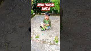 Anak bermain jual bunga