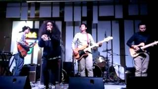 The Fridays - Pocket Rocket (Live at The Bee Publika) [Azim One Minute Cam]