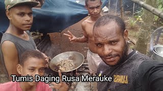 Masak daging Rusa di Papua.