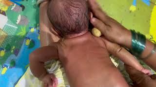 बच्चों की मालिश के फ़ायदे | Benefits of Baby Massage | Why should you massage your baby