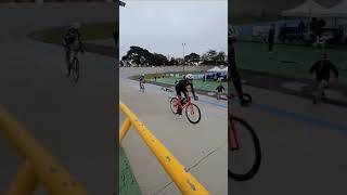 Acidente de bicicleta no Velódromo de Curitiba atletas caem em disputa #velodrome #bike #bikespeed